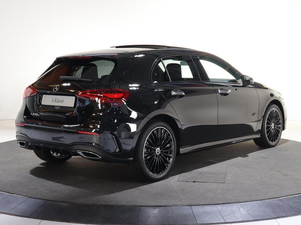 Mercedes-Benz A-klasse 250e Business Solution AMG | Panorama, Auto's, Mercedes-Benz, 4 cilinders, Plug-in hybride, Bedrijf, Nieuw