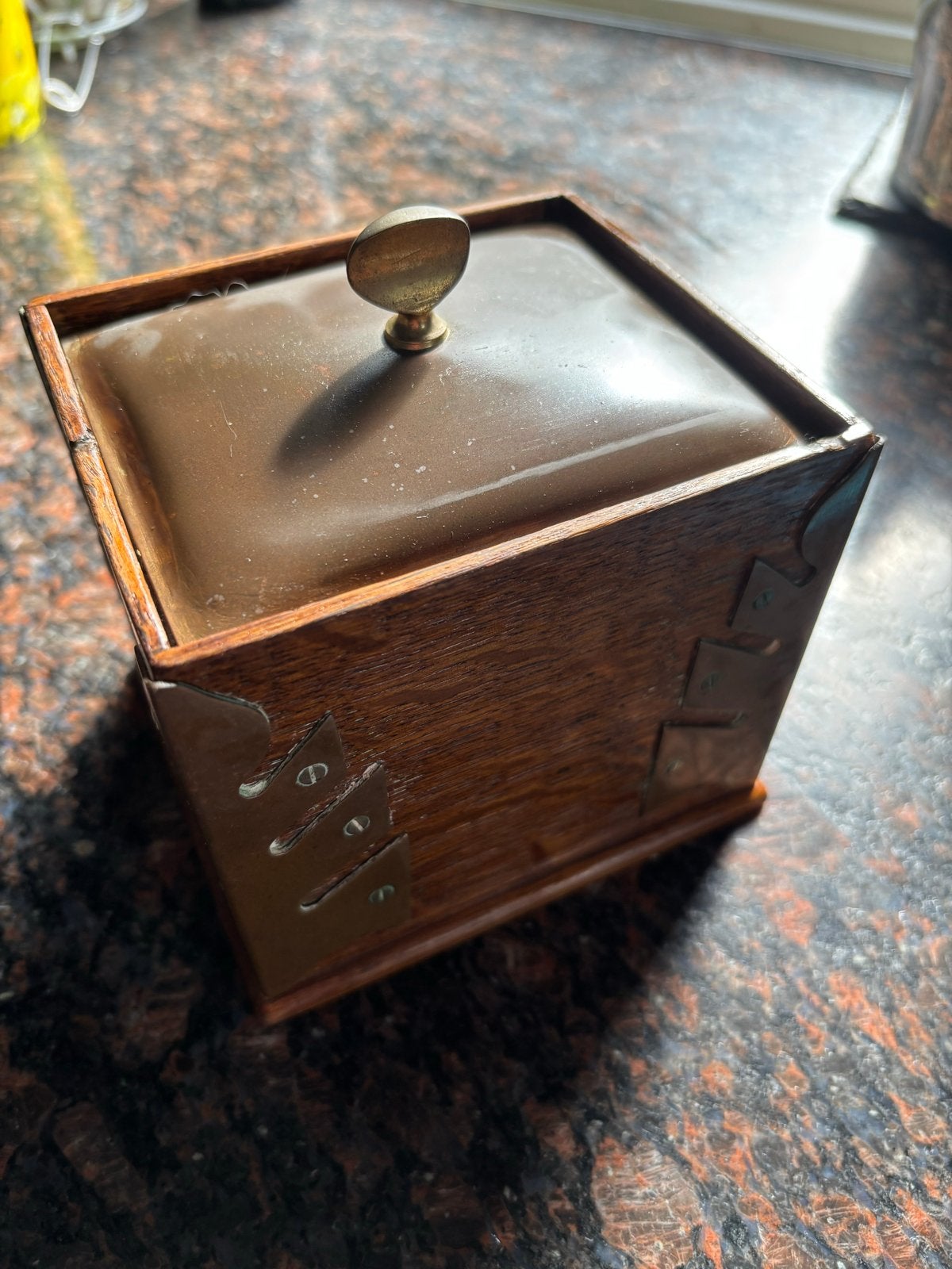 Mahoniehouten tabaksdoos met koperen accenten, Ophalen of Verzenden