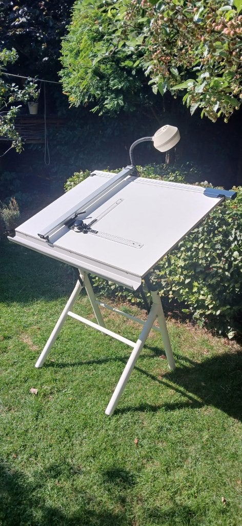 Verstelbare en kantelbare tekentafel, Doe-het-zelf en Verbouw, Tekentafels, Ophalen, Gebruikt, Minder dan 130 cm, Verlichting