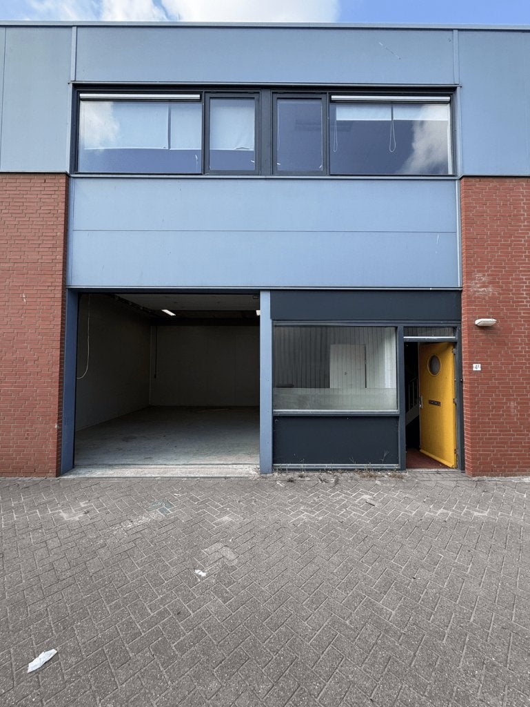 BEDRIJFSRUIMTE TE KOOP IN VERHUURDE STAAT – ALMERE, 150 m², Koop, Bedrijfsruimte