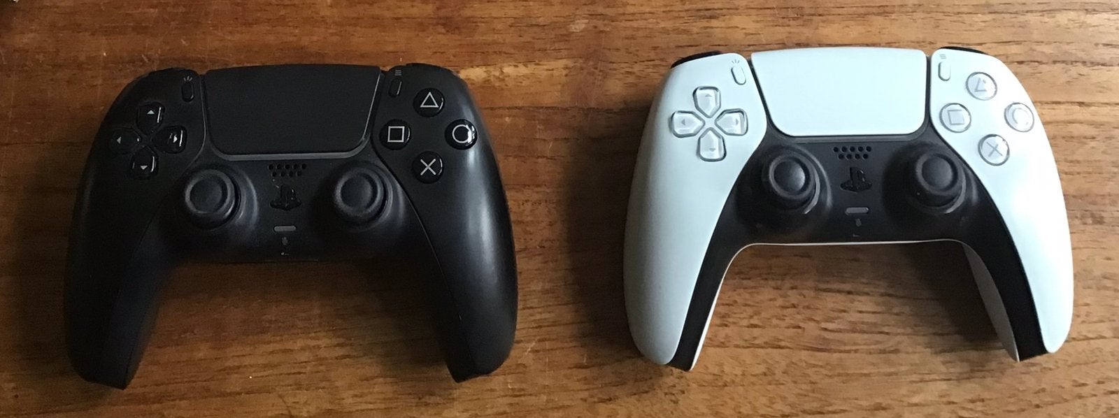 PS5 DualSense Controllers (Wit & Zwart), Gebruikt, PlayStation 5, Ophalen of Verzenden, Controller