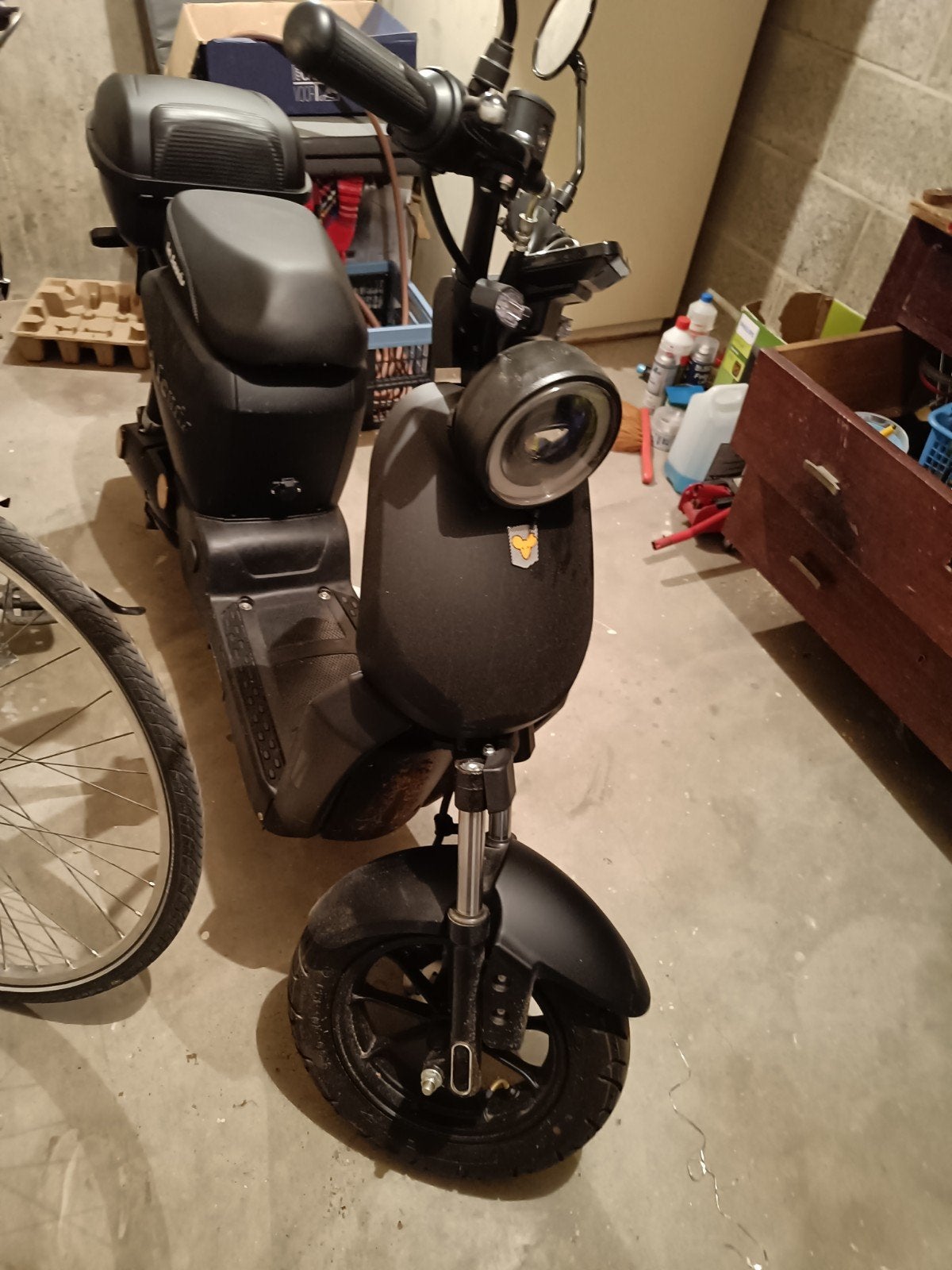 Zwarte elektrische scooter - Zo goed als nieuw, Ophalen, Zo goed als nieuw, Elektrisch, Overige merken