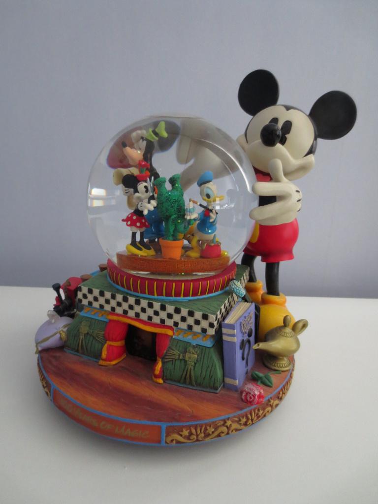 Disney Snow-Globe: Mickey and Friends. item: 205053002001, Verzamelen, Ophalen of Verzenden, Mickey Mouse, Zo goed als nieuw, Overige typen