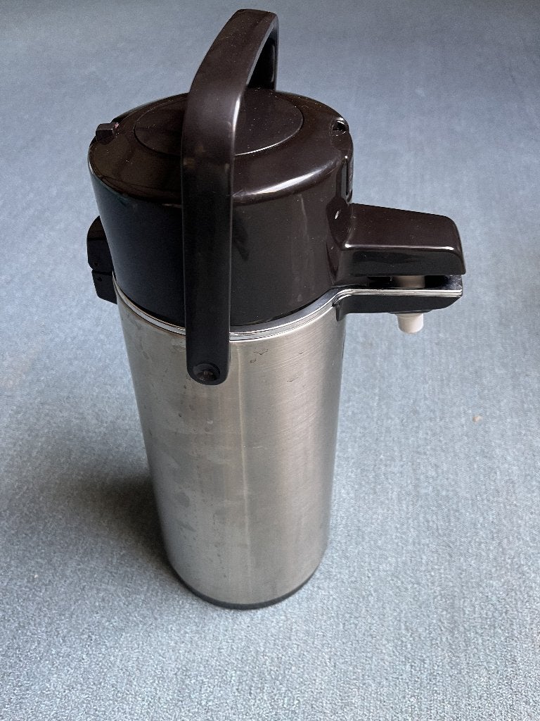 Grote RVS thermoskan 2,23 liter., Witgoed en Apparatuur, Koffiezetapparaten, 10 kopjes of meer, Ophalen, Zo goed als nieuw, Overige modellen