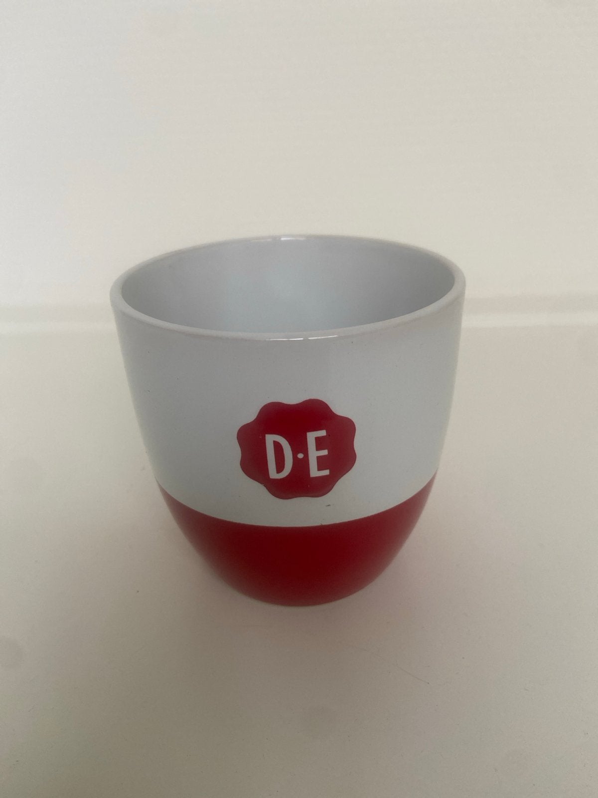 Nieuwe Douwe Egberts mok - Rood/Wit, Overige typen, Nieuw, Ophalen of Verzenden, Steen/keramiek