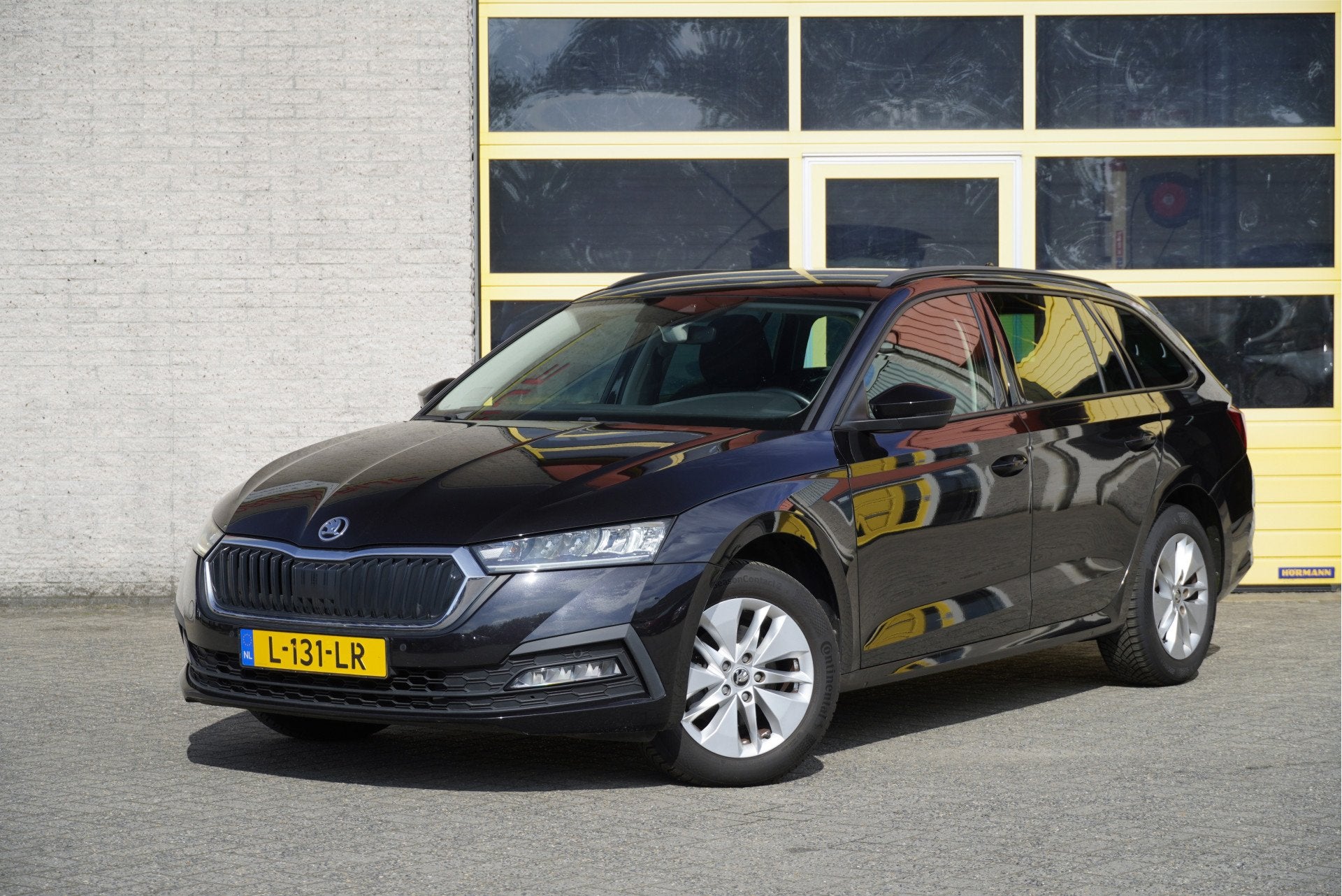 Skoda Octavia Combi 1.0 TSI Business Edition BJ2021 Lmv 16", Dealer onderhouden, Stof, Gebruikt, Zwart