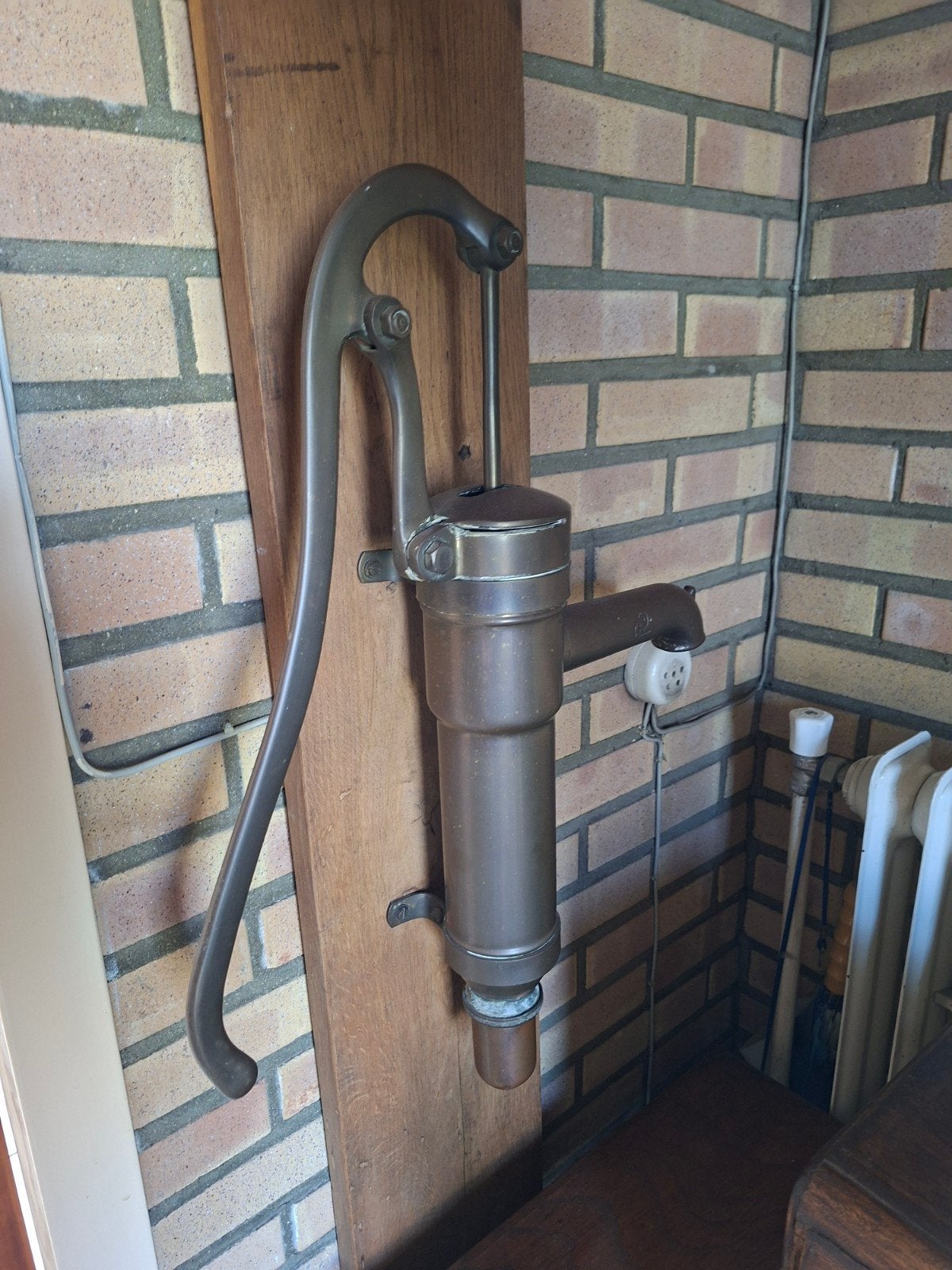 Antieke waterpomp - Decoratieve handpomp, Antiek en Kunst, Ophalen of Verzenden