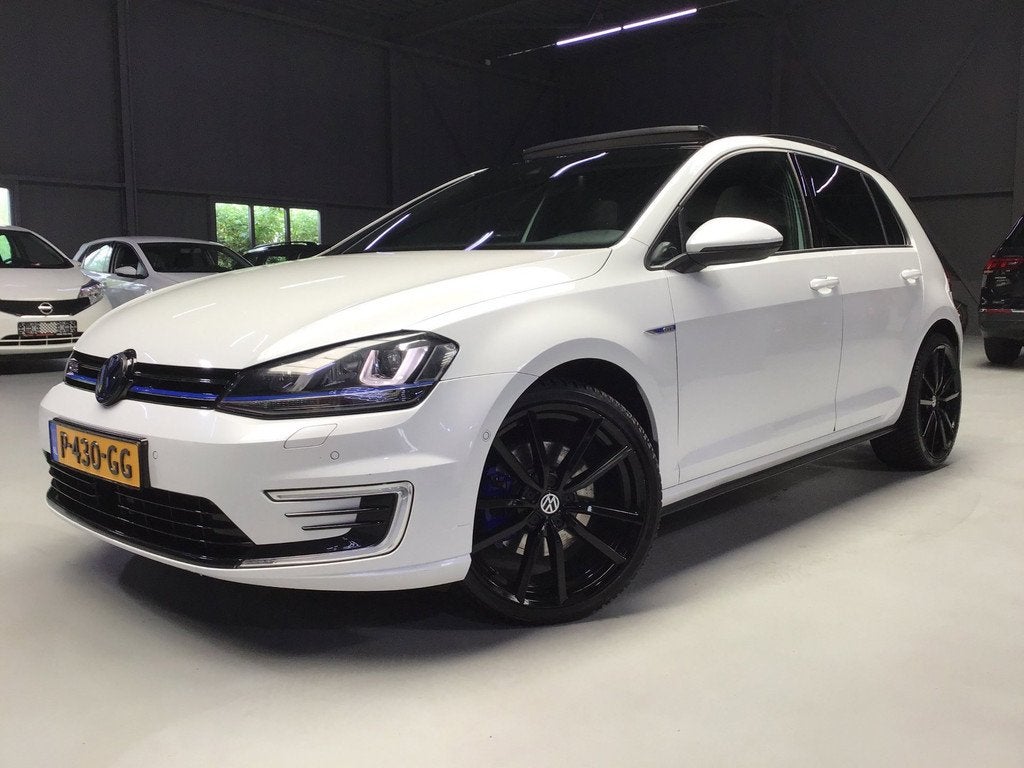 Volkswagen Golf 1.4 TSI GTE I Pano I Camera I Stoelverw I Na, Stof, Gebruikt, Euro 6, 4 cilinders