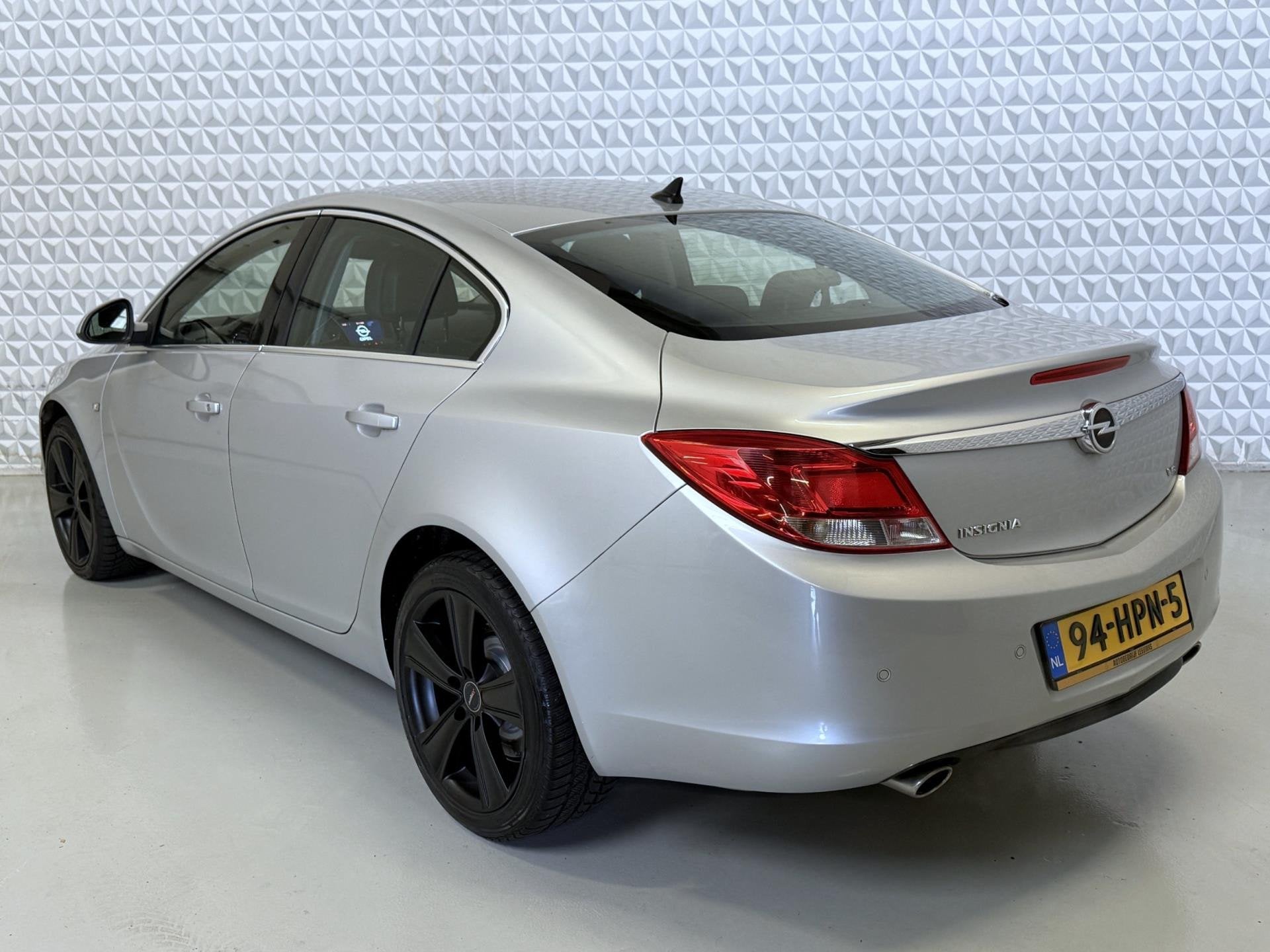 Opel Insignia 2.8 T Sport 4x4 met veel opties! 165.000km (20, Auto's, Automaat, Euro 5, Zwart, Bedrijf