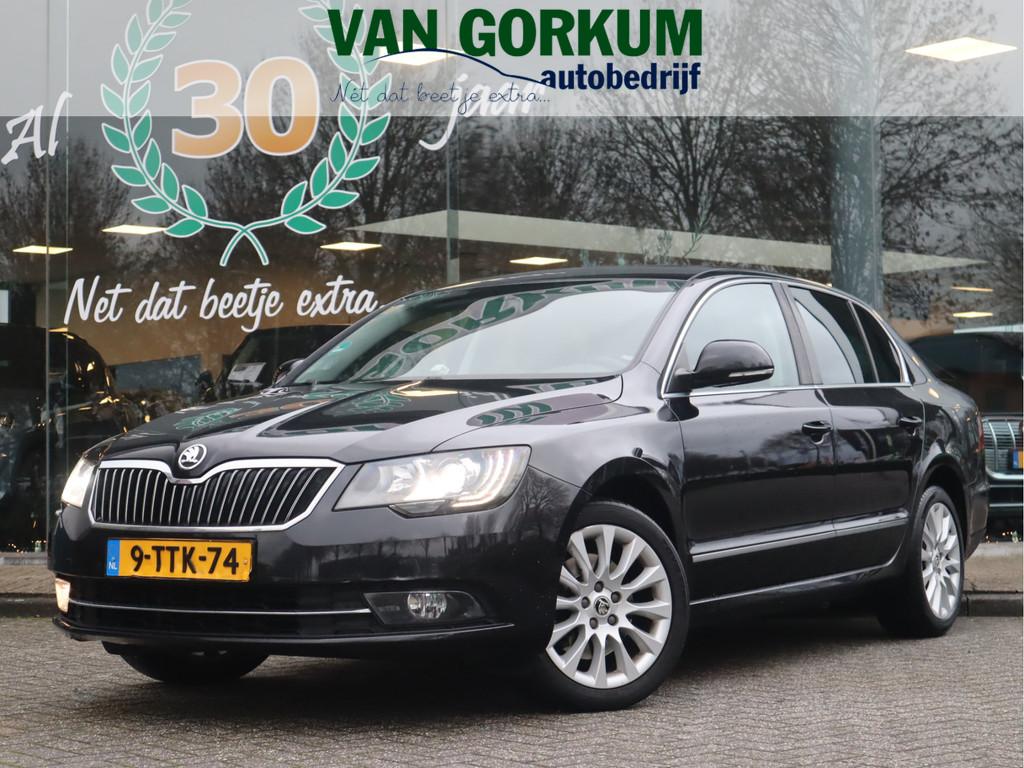 Skoda Superb 1.4 TSI Ambition Business Voorzien van nieuwe A, Auto's, Voorwielaandrijving, Euro 5, Gebruikt, 4 cilinders