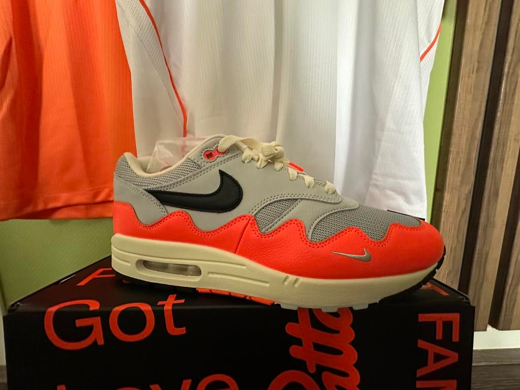 Nike Air Max 1 Patta Hyper Crimson, Ophalen of Verzenden, Nieuw, Overige kleuren, Sneakers of Gympen