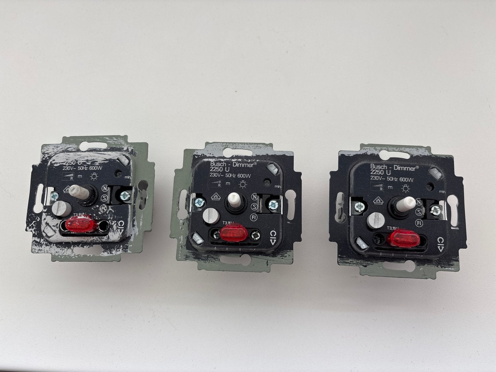 3 stuks Busch-Jaeger Dimmer 2250 U - 230V 50Hz 600W, Doe-het-zelf en Verbouw, Ophalen of Verzenden, Gebruikt, Busch-Jaeger, Dimmer