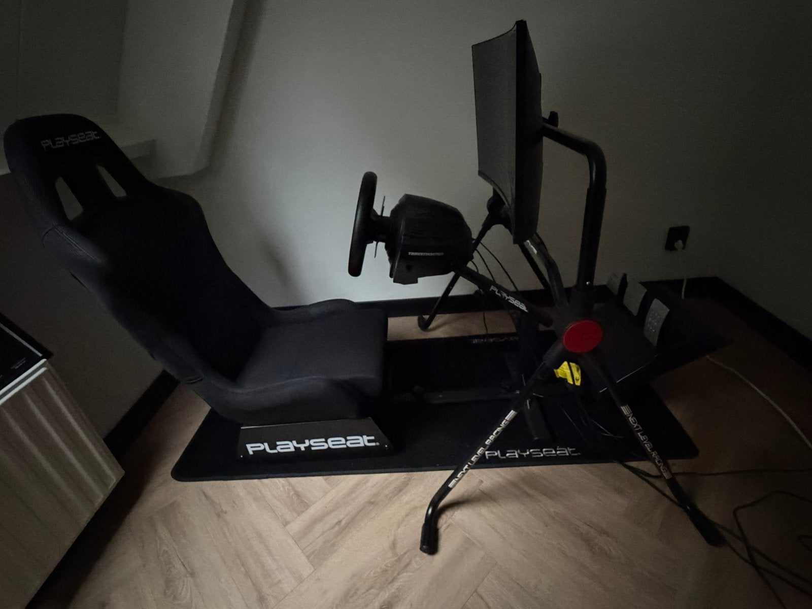 Playseat + Thrustmaster t300 RS GT, Spelcomputers en Games, Ophalen, Zo goed als nieuw, Stuurtje of Sportattribuut