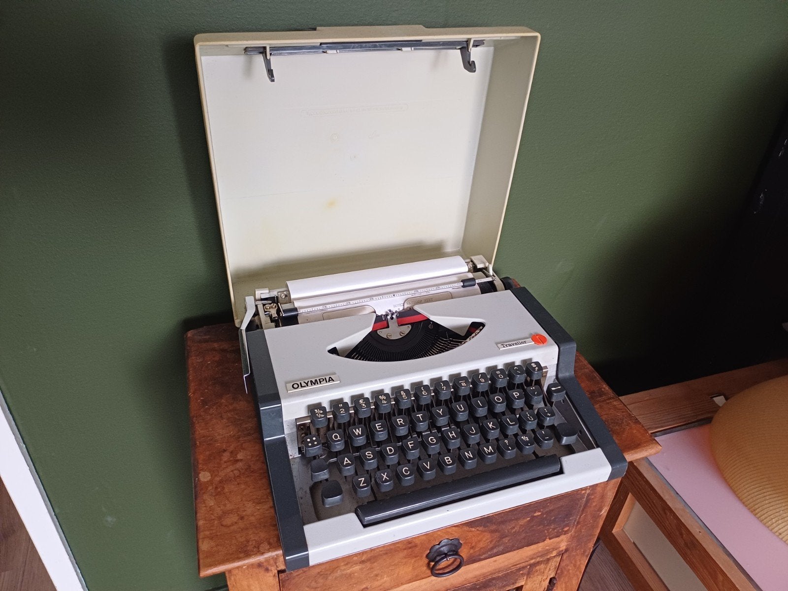 Vintage typemachine Olympia Traveller 60s 70s typewriter, Ophalen of Verzenden, Gebruikt