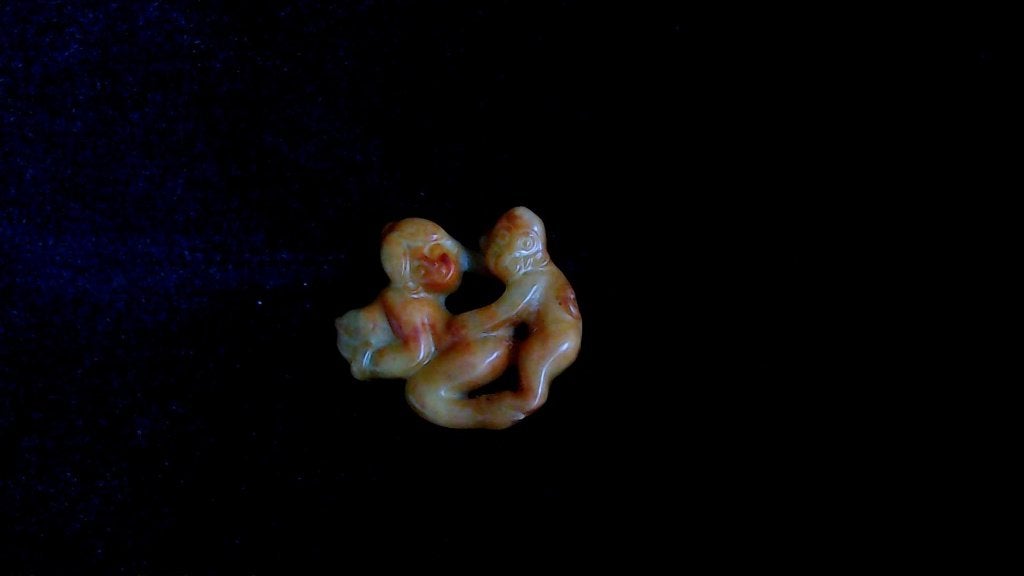 Antiek Chinees Jade Netsuke - The fairy and the monkey, Antiek en Kunst, Kunst | Niet-Westerse kunst, Natuurlijk materiaal, Beige