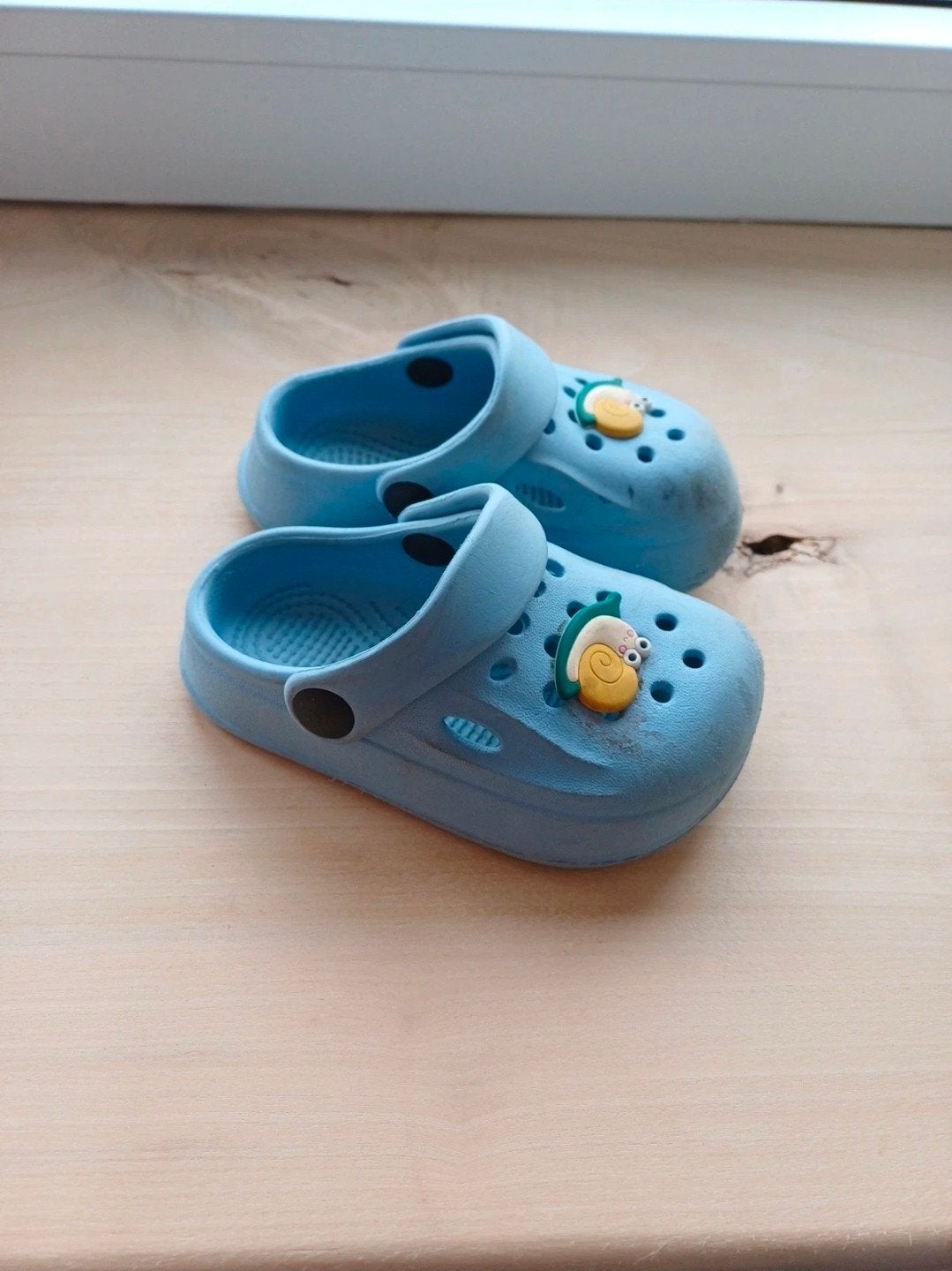 Crocs maat 21 - Blauw met slakjes, Gebruikt, Crocs, Jongen of Meisje, Schoenen