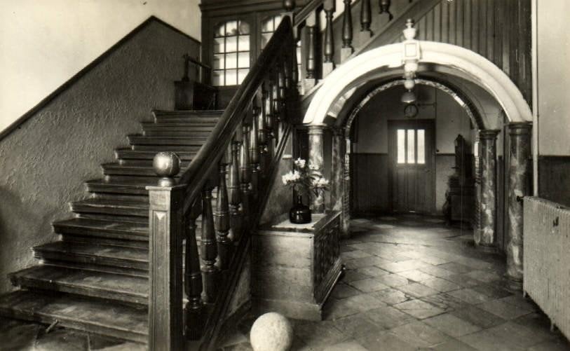 Volkshogeschool Overcinge, Havelte - Hal met trap - ongelope, Verzamelen, Ophalen of Verzenden, 1940 tot 1960, Ongelopen, Drenthe