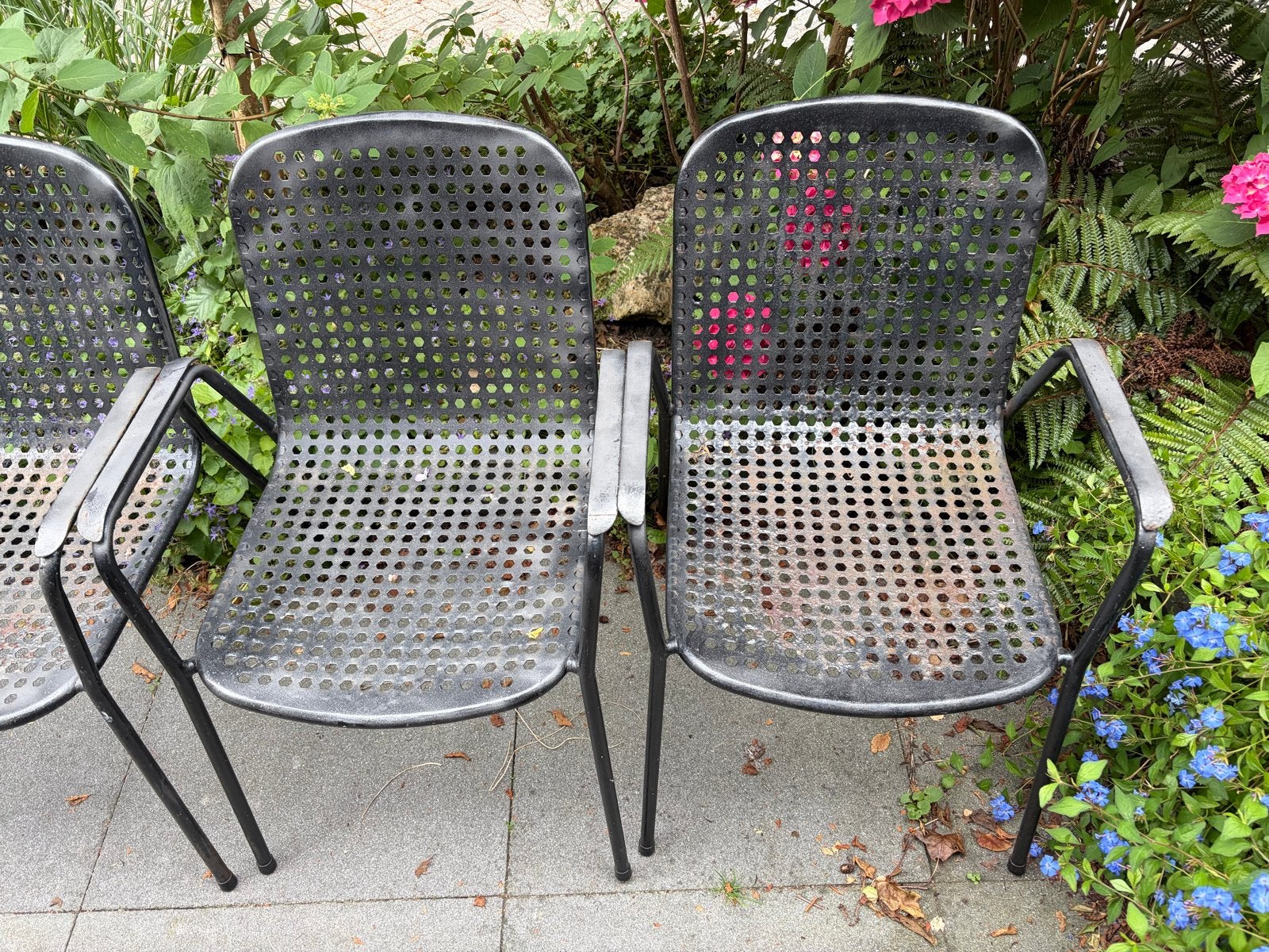4 metalen tuinstoelen - stapelbaar (wel geroest), Ophalen, Gebruikt, Metaal, Stapelbaar