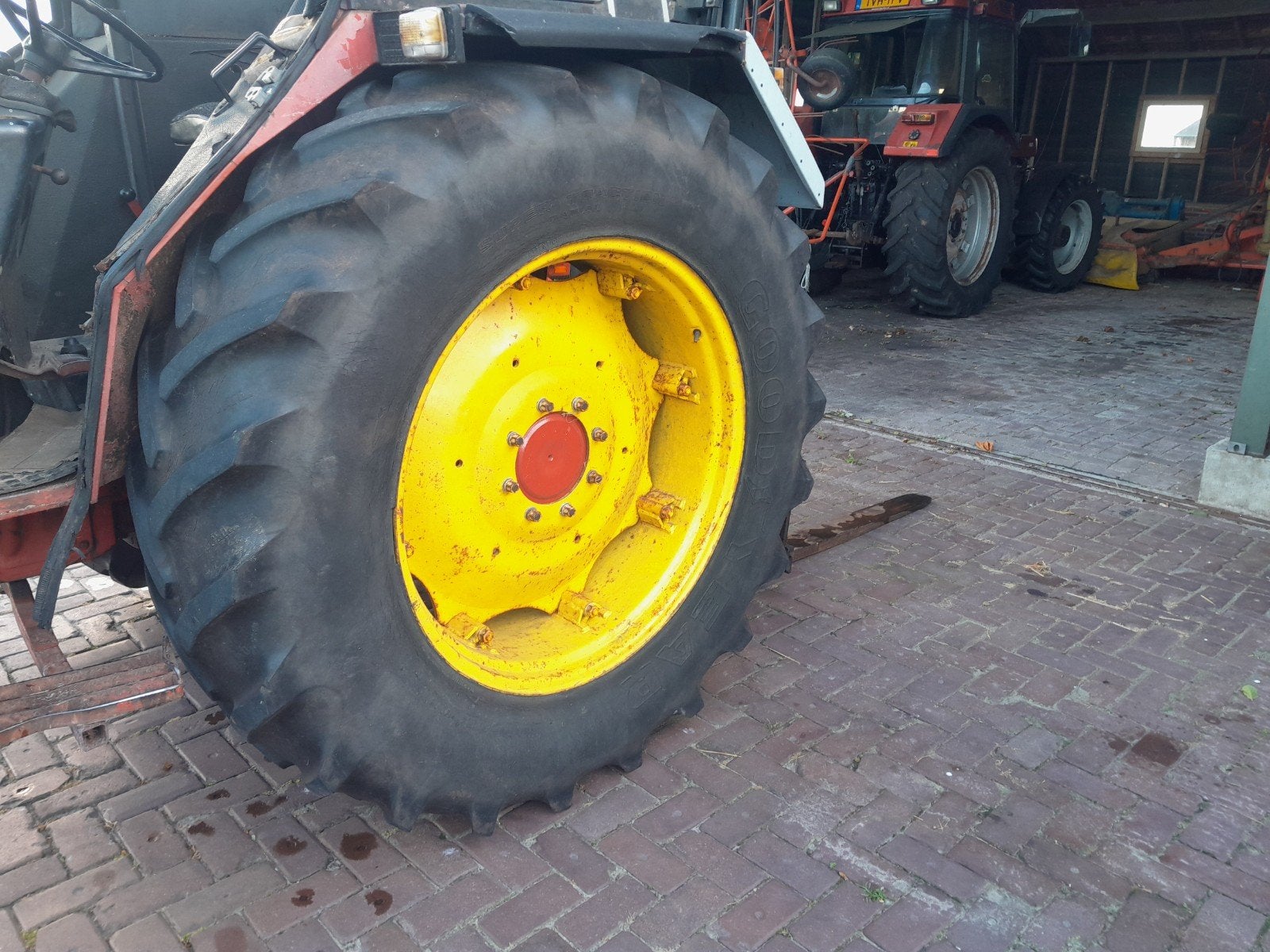 john deere 18.4x38,  460/85-34 BKT banden op velgen, Ophalen