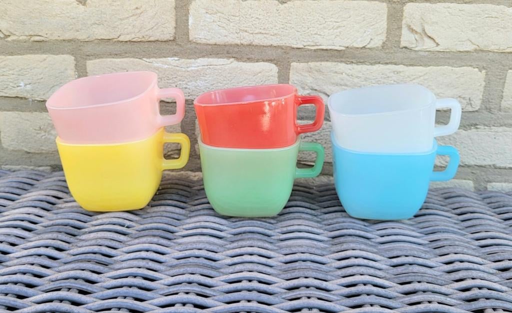 Set van 6 vintage Opale France kommen in diverse kleuren, Gebruikt, Ophalen of Verzenden, Glas, Overige stijlen