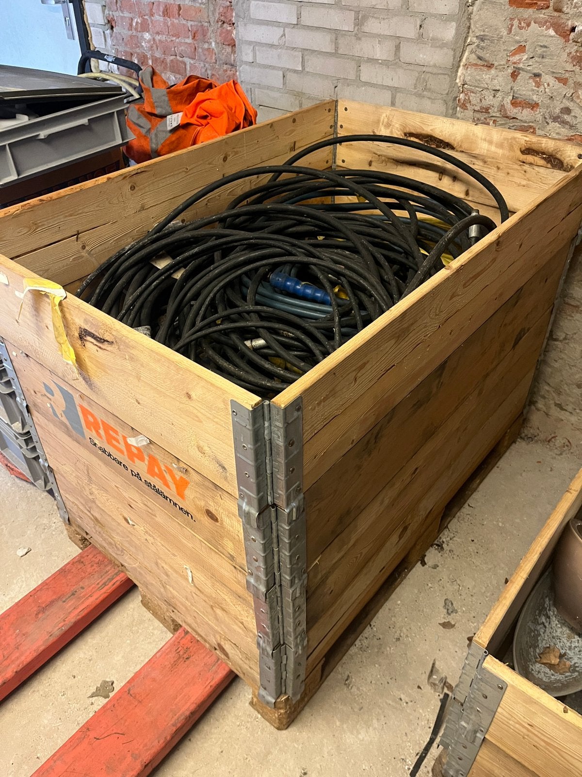 Palletbox vol HD Slang & Aanvoerslang, Ophalen, Zo goed als nieuw, Elektrisch