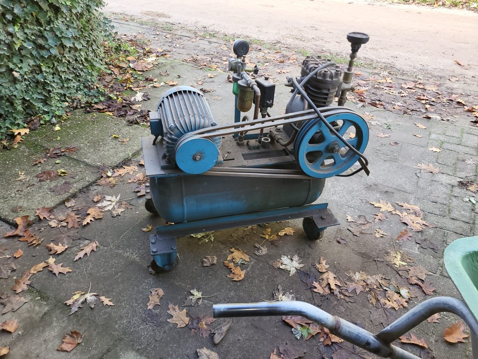 Oude compressor met lekke tank (Baumuller Nurnberg), Ophalen, Gebruikt, 10 bar of meer, Minder dan 200 liter/min