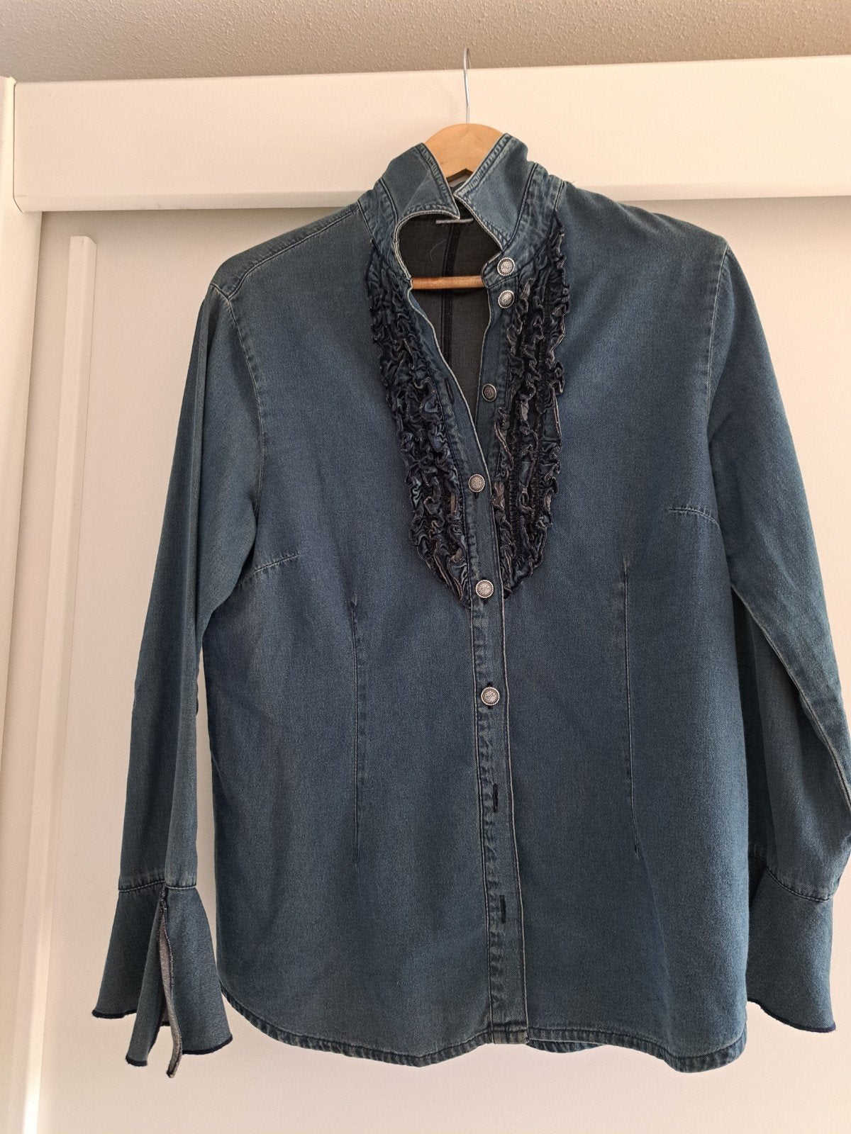 Dames spijkerblouse met ruches - Maat L, Ophalen of Verzenden, Zo goed als nieuw, Maat 38/40 (M), Blauw