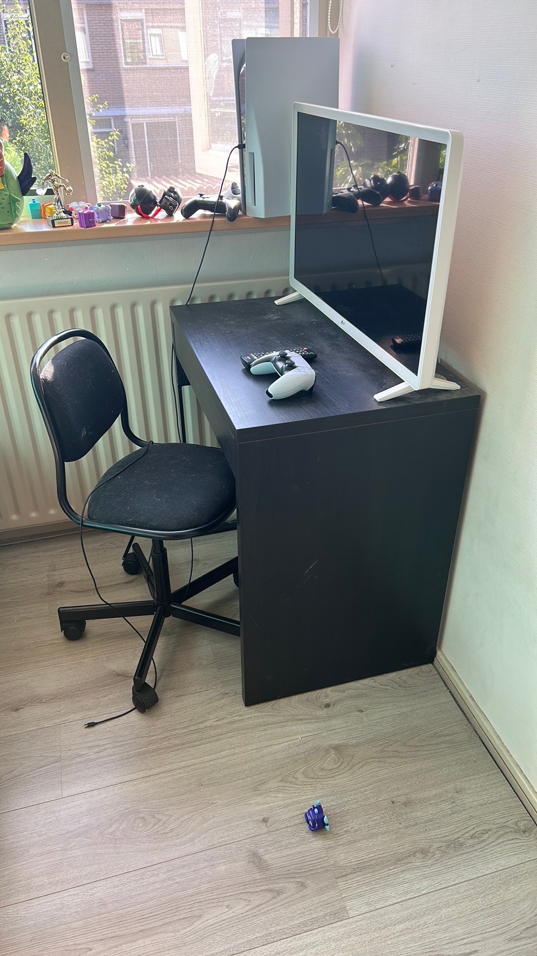 Klein bureau met bureaustoel, Ophalen, Zo goed als nieuw, IKEA, Zwart