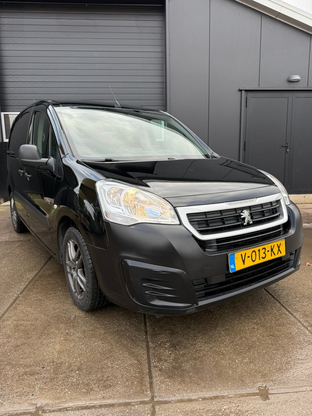 Peugeot Partner New GB 120 L1 1.6 Bluehdi 100pk S&S Etg6, Stof, 4 cilinders, Zwart, Origineel Nederlands