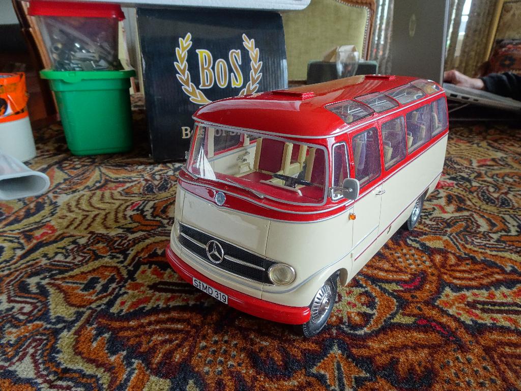 ZELDZAAM  MERCEDES BENZ S 0319 BUSVAN BOS LIMETED NR258/1957, Hobby en Vrije tijd, Modelauto's | 1:18, Ophalen of Verzenden, Zo goed als nieuw