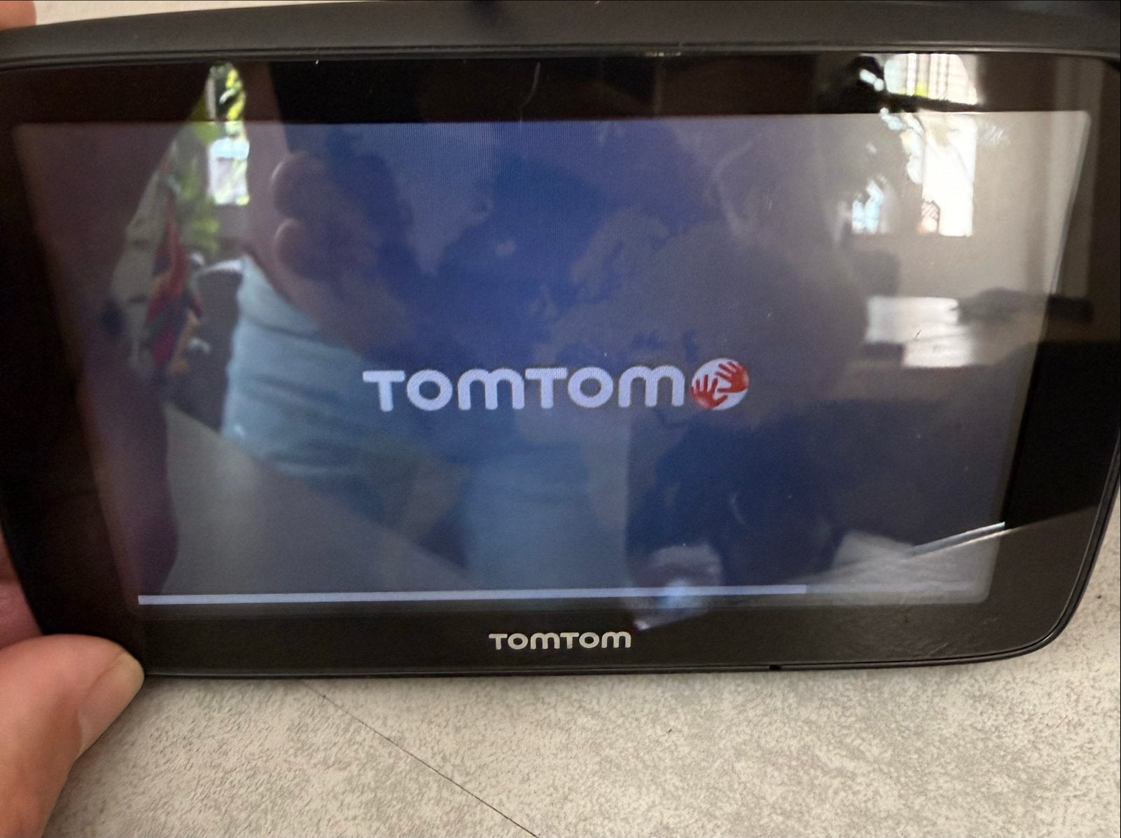 TomTom Go Essential navigatiesysteem met houder en hoes, Ophalen of Verzenden, Zo goed als nieuw