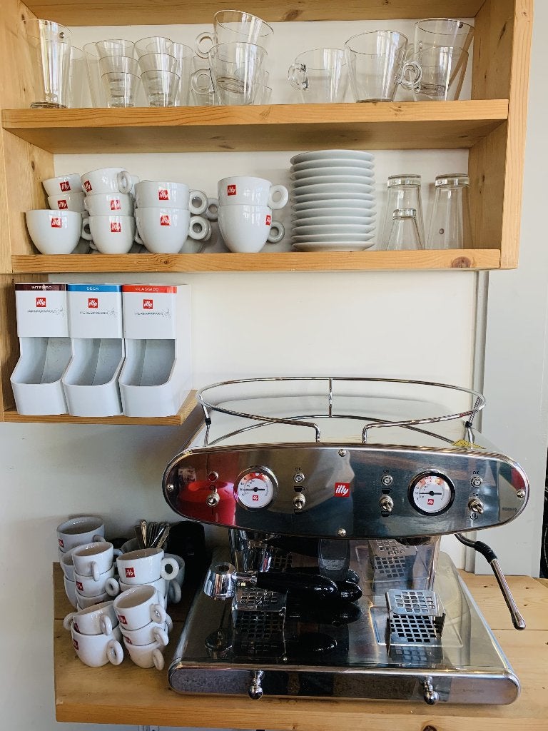 Illy koffiemachine met cupjes en melkopschuimer, Ophalen of Verzenden, Zo goed als nieuw, Overige merken, Capsulehouder