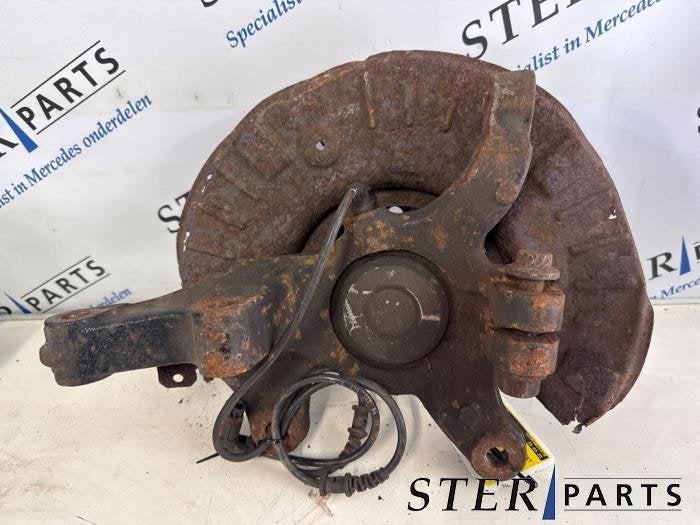 Fusee links-voor van een Mercedes Vito, Auto-onderdelen, Gebruikt, -, Ophalen of Verzenden, -