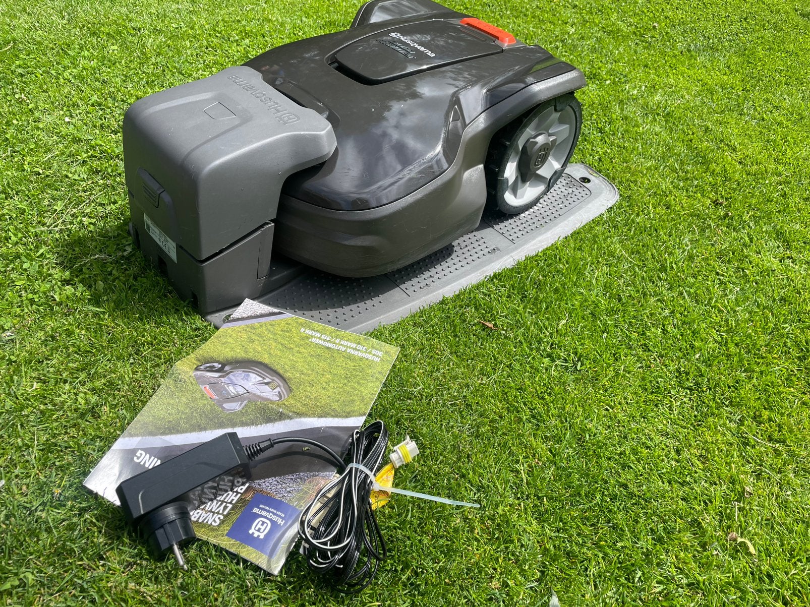 Husqvarna 305 bouwjaar 2022 met maar 2417 uur, Ophalen, Zo goed als nieuw, 20 tot 25 cm