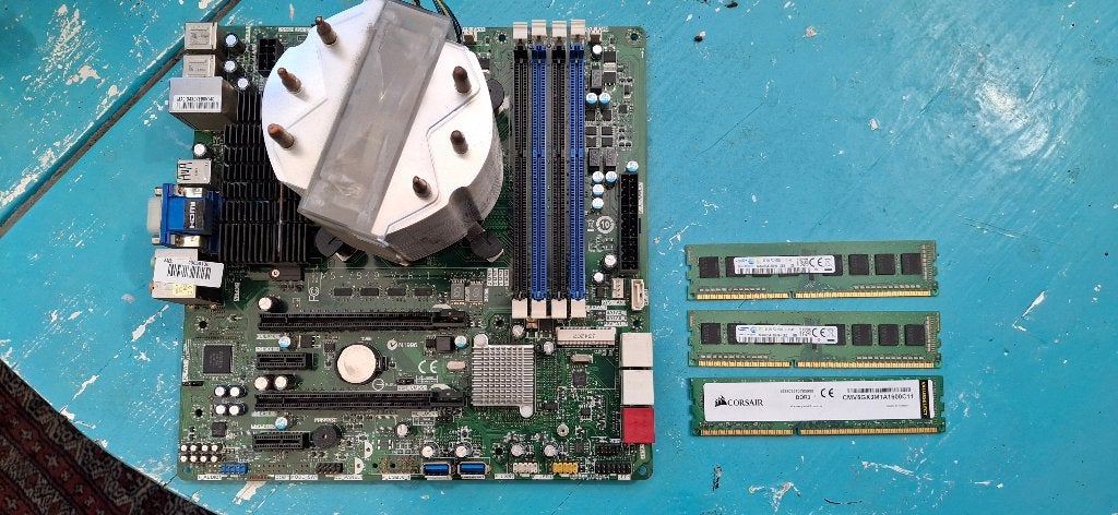 MSI Moederbord MS-7849 met Intel CPU en DDR3 RAM, Computers en Software, Moederborden, Gebruikt, DDR3, Ophalen of Verzenden, Micro-ATX