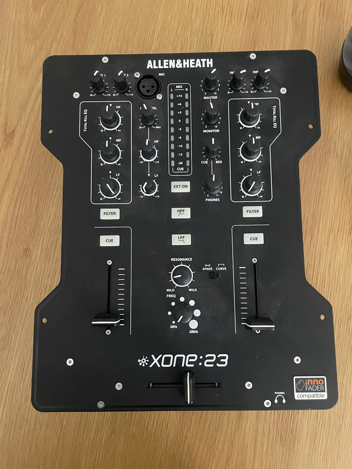 Allen & Heath Xone 23, Muziek en Instrumenten, Dj-sets en Draaitafels, Ophalen of Verzenden, Zo goed als nieuw, Dj-set, Overige merken