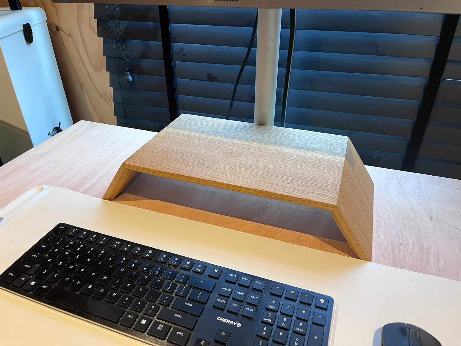 Oakywood Houten Monitorstandaard - Ergonomisch en Stijlvol, Ophalen of Verzenden, Zo goed als nieuw