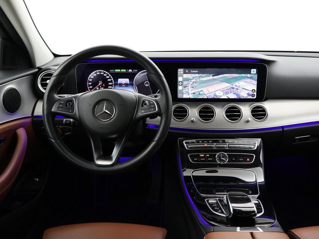 Mercedes-Benz E-klasse 350e PLUG-IN HYBRID + HEAD-UP | DISTR, Auto's, Automaat, Achterwielaandrijving, Gebruikt, Leder en Stof