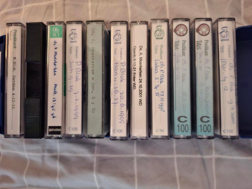 8 cassettebandjes met preken van GG predikanten, Ophalen