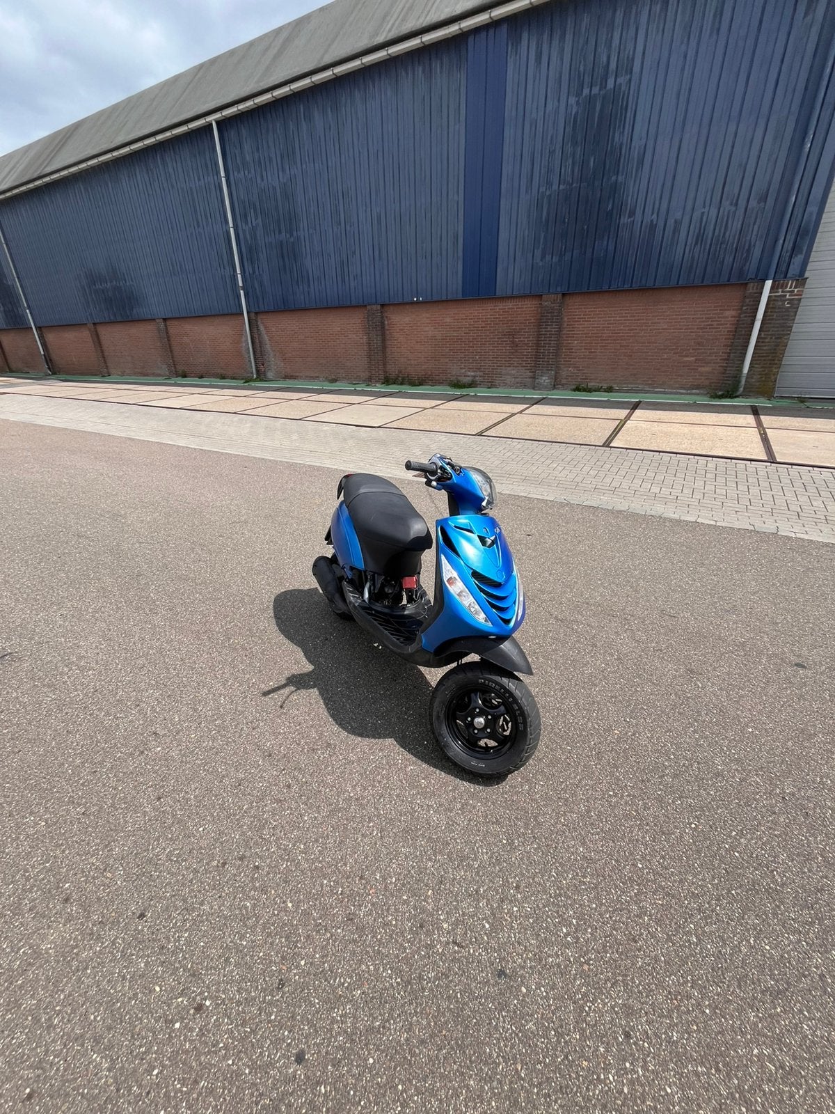 Piaggio zip2000 150cc(hexagon), Fietsen en Brommers, Scooters | Piaggio, Zo goed als nieuw, Overige modellen, Benzine, Ophalen