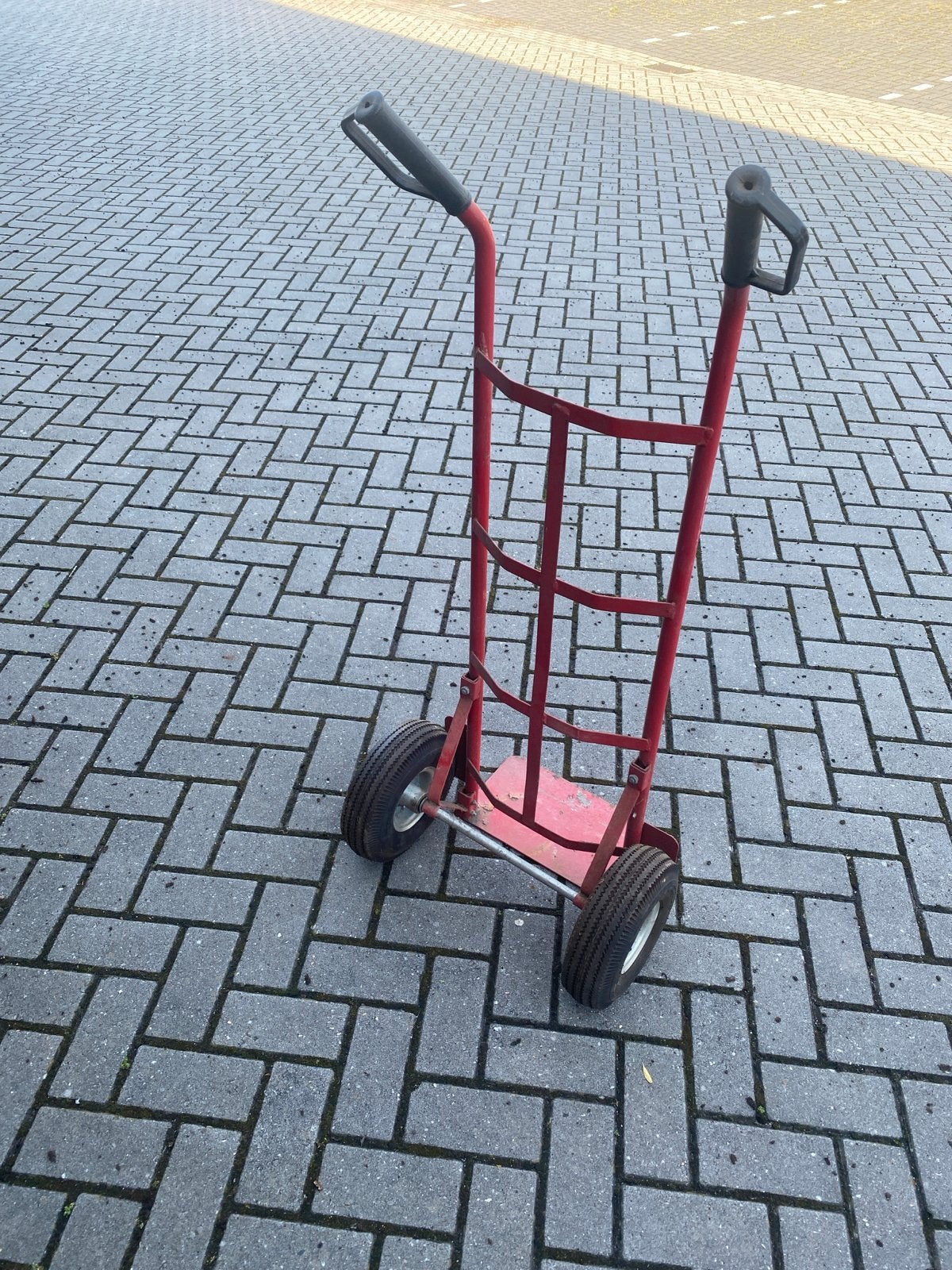 Stevige rode steekwagen voor transport, 60 tot 80 liter, Ophalen, Gebruikt, Steekwagen