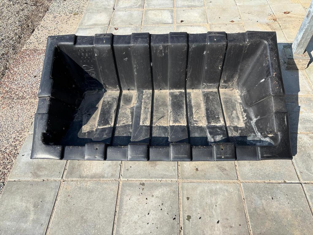 Kunsstof bakken voor plat dak montage zonnepanelen, Ophalen, Gebruikt