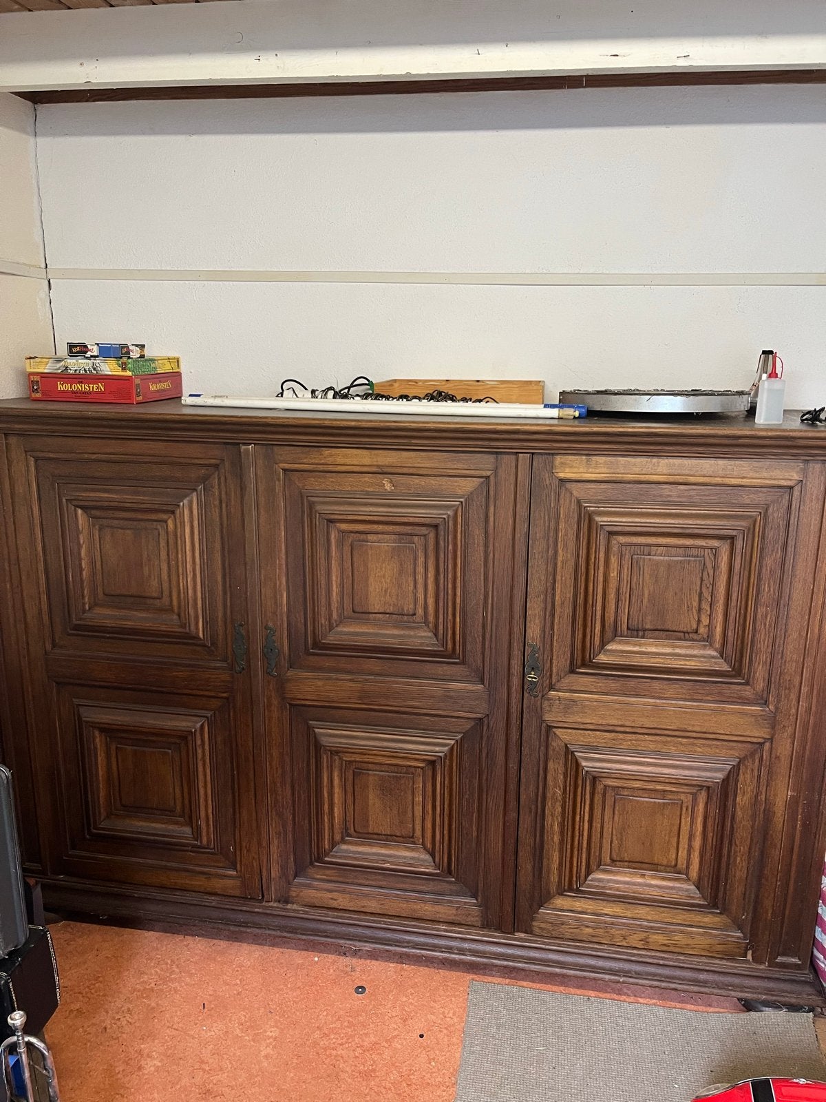 Castle Furniture kast, Ophalen