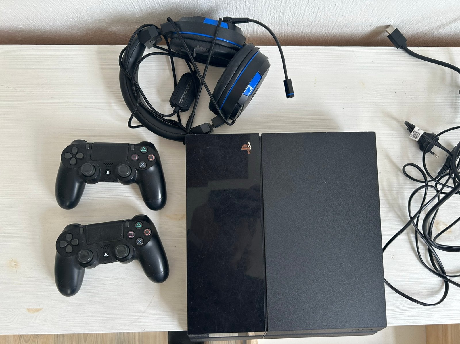 PS4 met controllers, Spelcomputers en Games, Spelcomputers | Sony PlayStation 4, Zo goed als nieuw, Original, 500 GB, Met 2 controllers