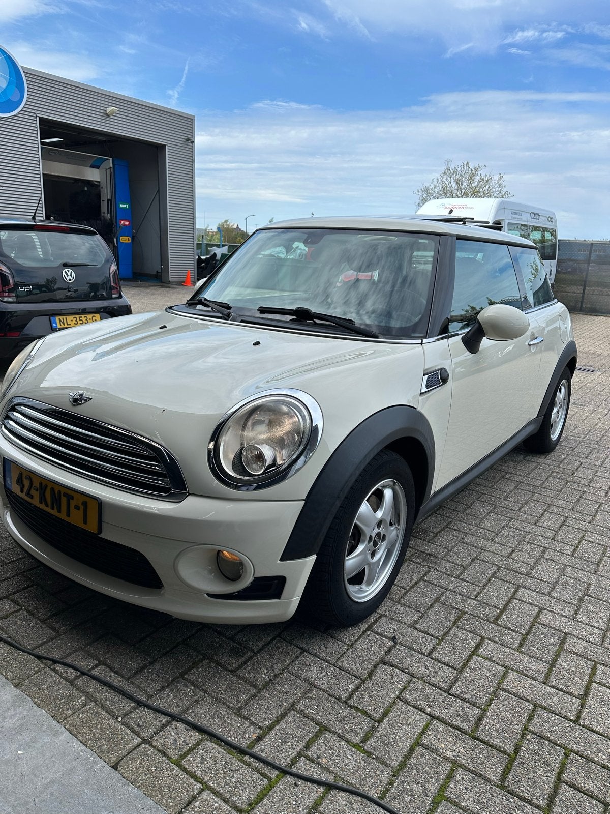 Mini (r56) 1.4 95pk 2010 Wit, Auto's, Voorwielaandrijving, Beige, 4 stoelen, Leder en Stof