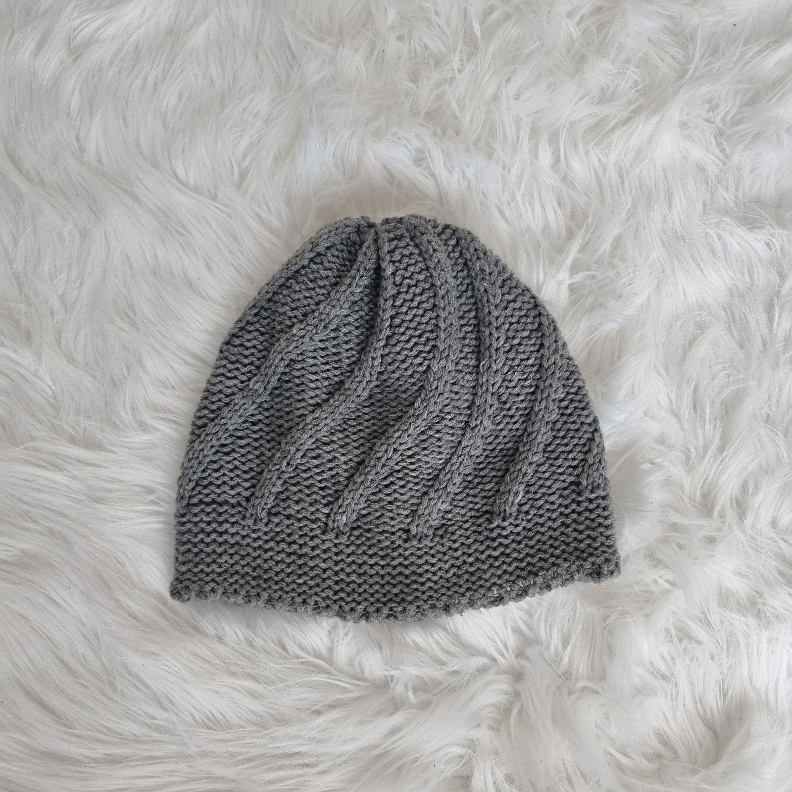 Grijze Gebreide Muts - Takko Fashion / Accessoires, Maat 42/44 (L), Ophalen of Verzenden, Zo goed als nieuw, Takko Fashion Accessoires