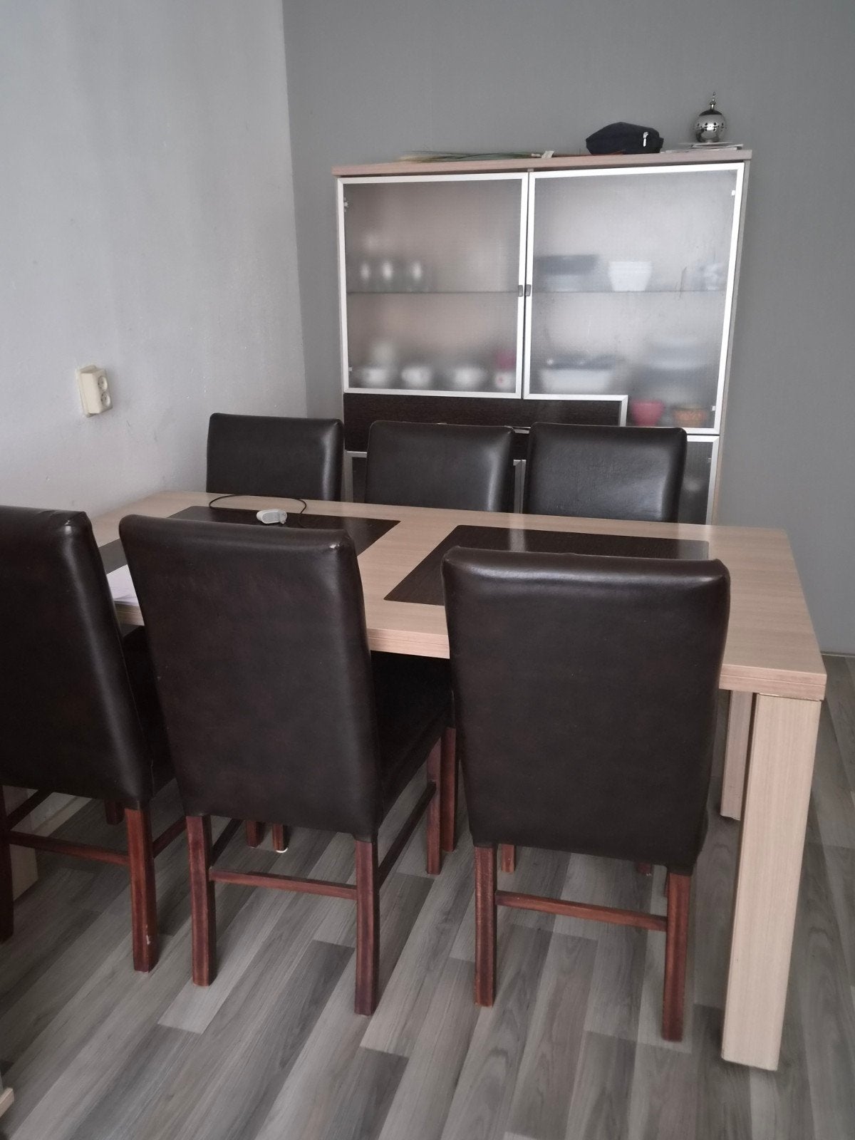 Eettafel met 6 stoelen en dressoir, Ophalen, Gebruikt, 6 tot 8 stoelen
