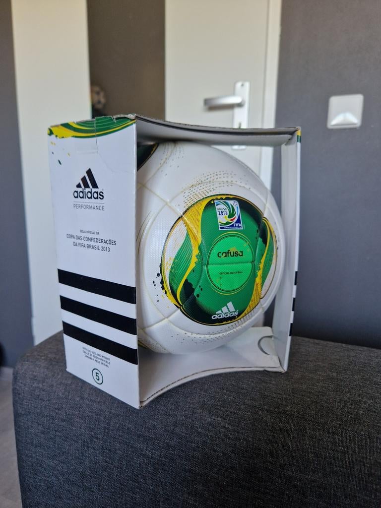 Adidas Cafusa OFFICIAL MATCHBALL (Confederations cup 2013), Ophalen of Verzenden, Zo goed als nieuw