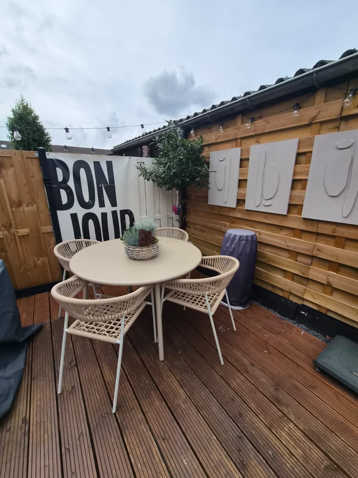 Tuintafel rond met 4 stoelen, Tuin en Terras, Tuinsets en Loungesets, Ophalen, Zo goed als nieuw, Overige materialen, 4 zitplaatsen