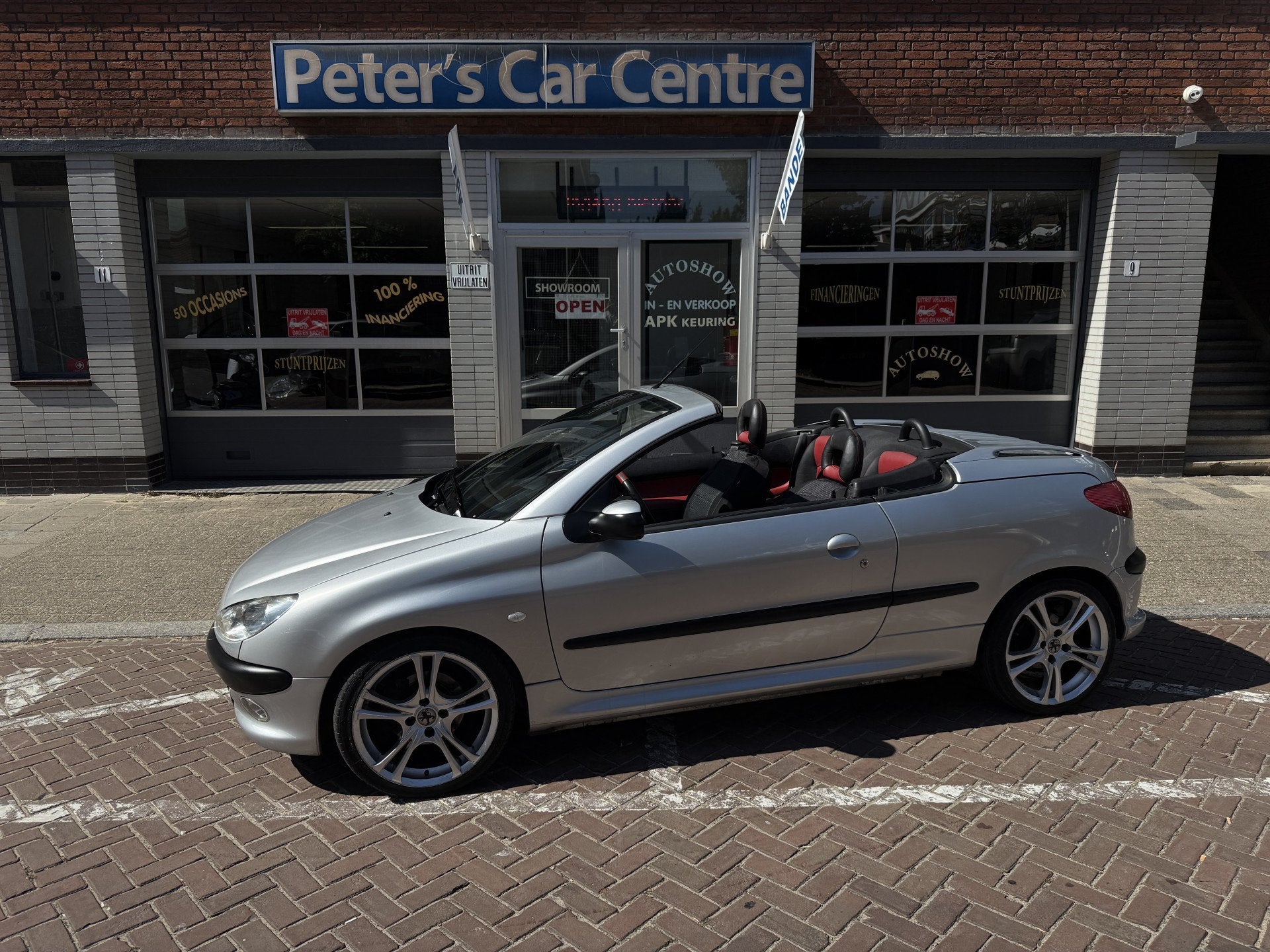 Peugeot 206 CC 1.6-16V (bj 2002), Auto's, Peugeot, Voorwielaandrijving, Gebruikt, Zwart, 4 cilinders
